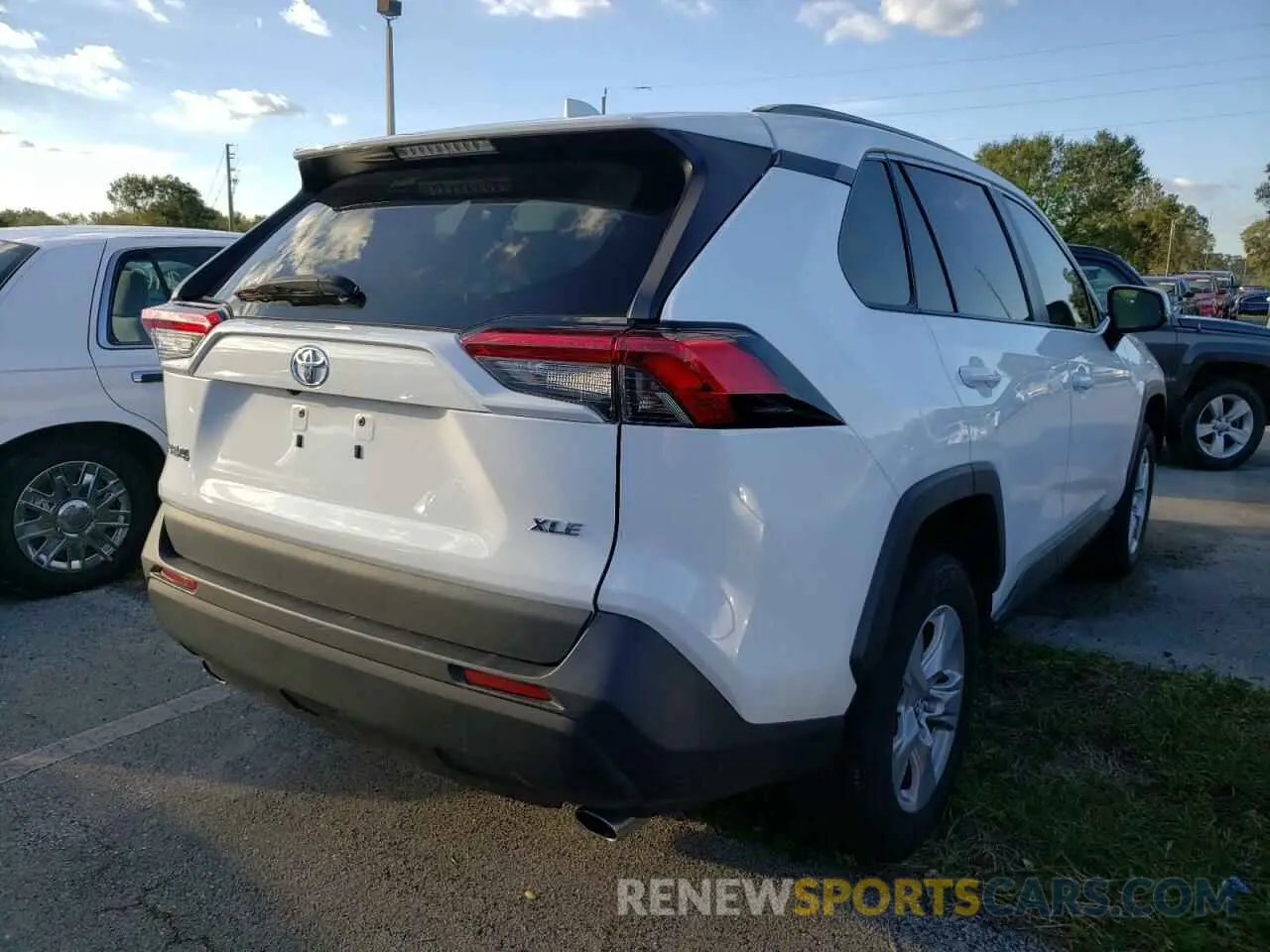 4 Photograph of a damaged car 2T3W1RFV0KC004449 TOYOTA RAV4 2019