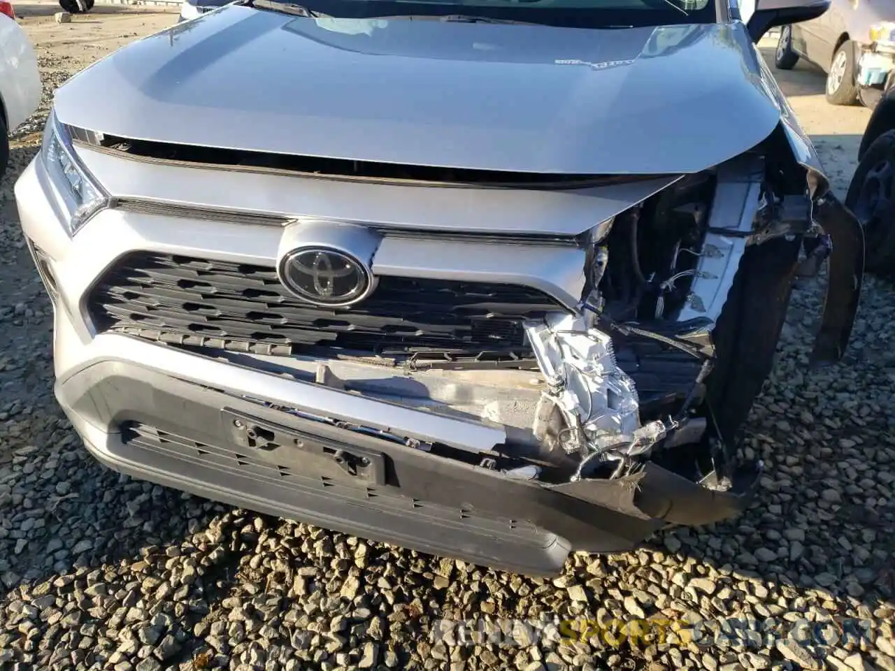 9 Photograph of a damaged car 2T3W1RFV0KC009053 TOYOTA RAV4 2019