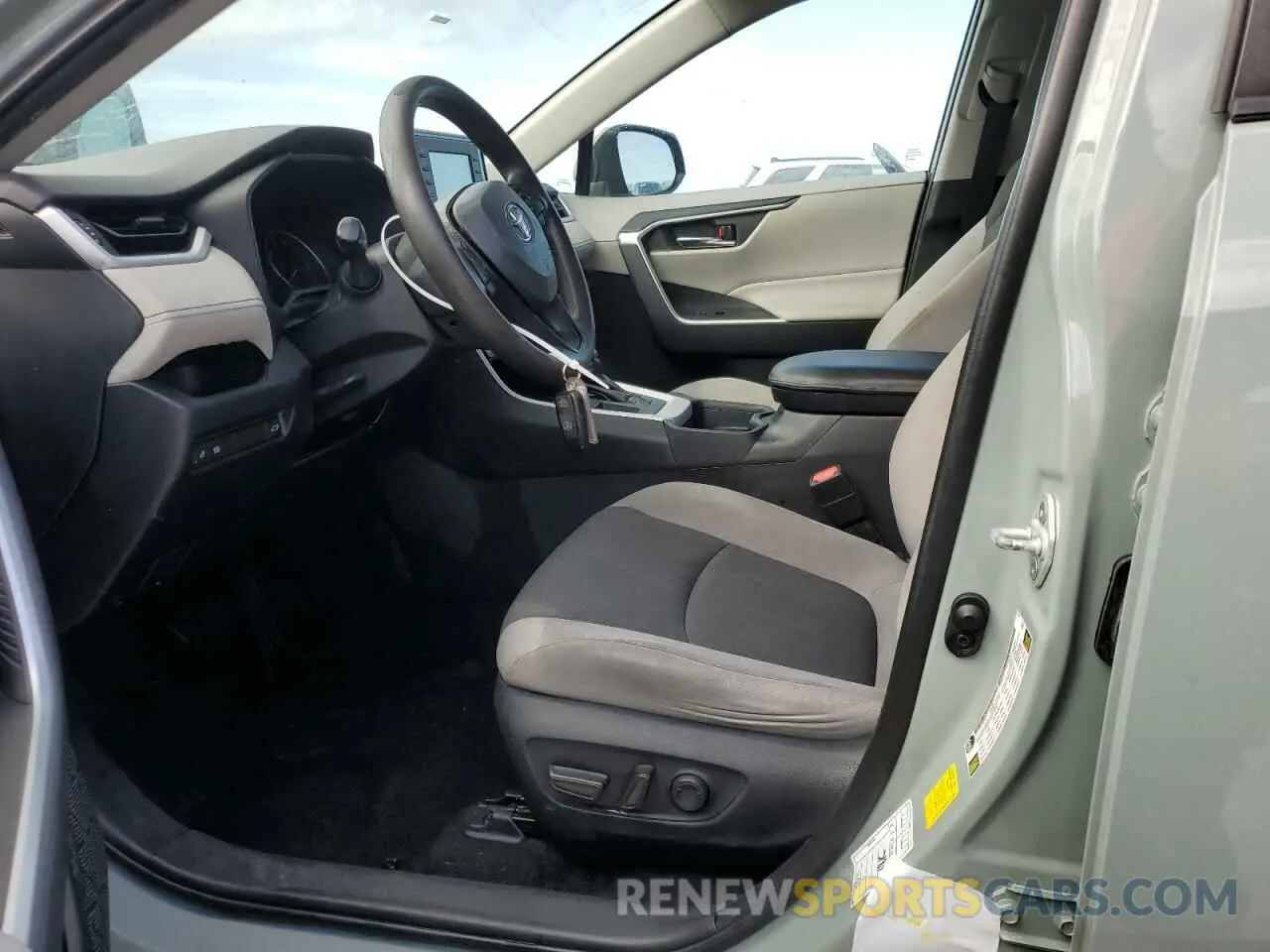 7 Photograph of a damaged car 2T3W1RFV0KC023745 TOYOTA RAV4 2019
