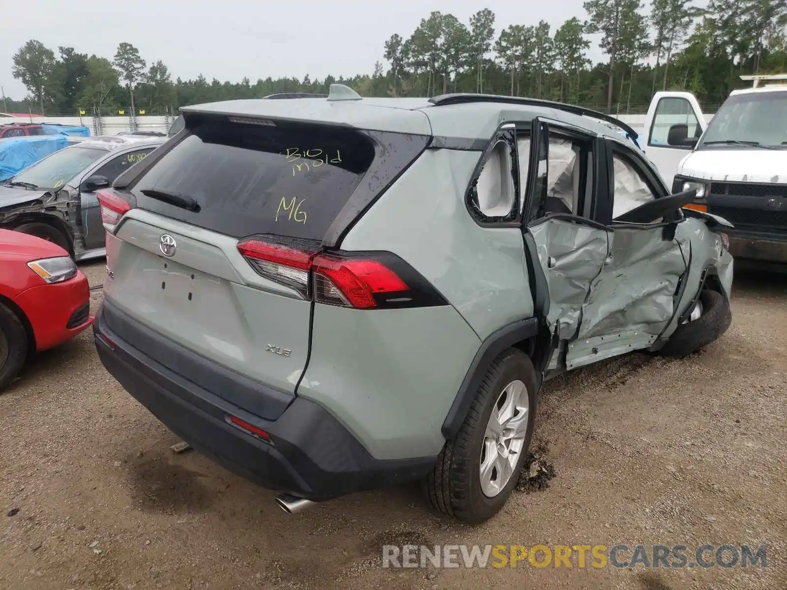 4 Photograph of a damaged car 2T3W1RFV0KW004708 TOYOTA RAV4 2019