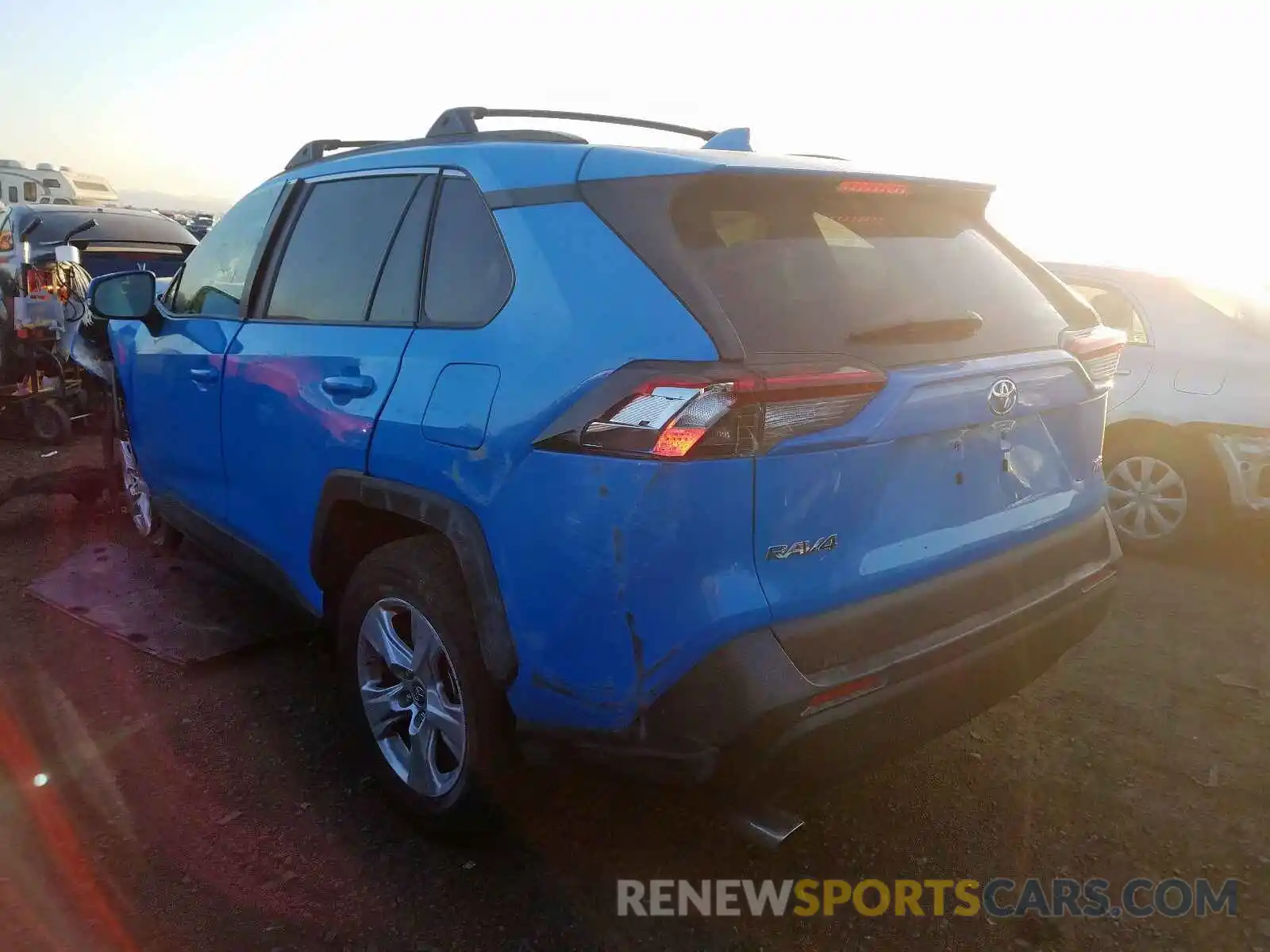 3 Photograph of a damaged car 2T3W1RFV0KW006460 TOYOTA RAV4 2019