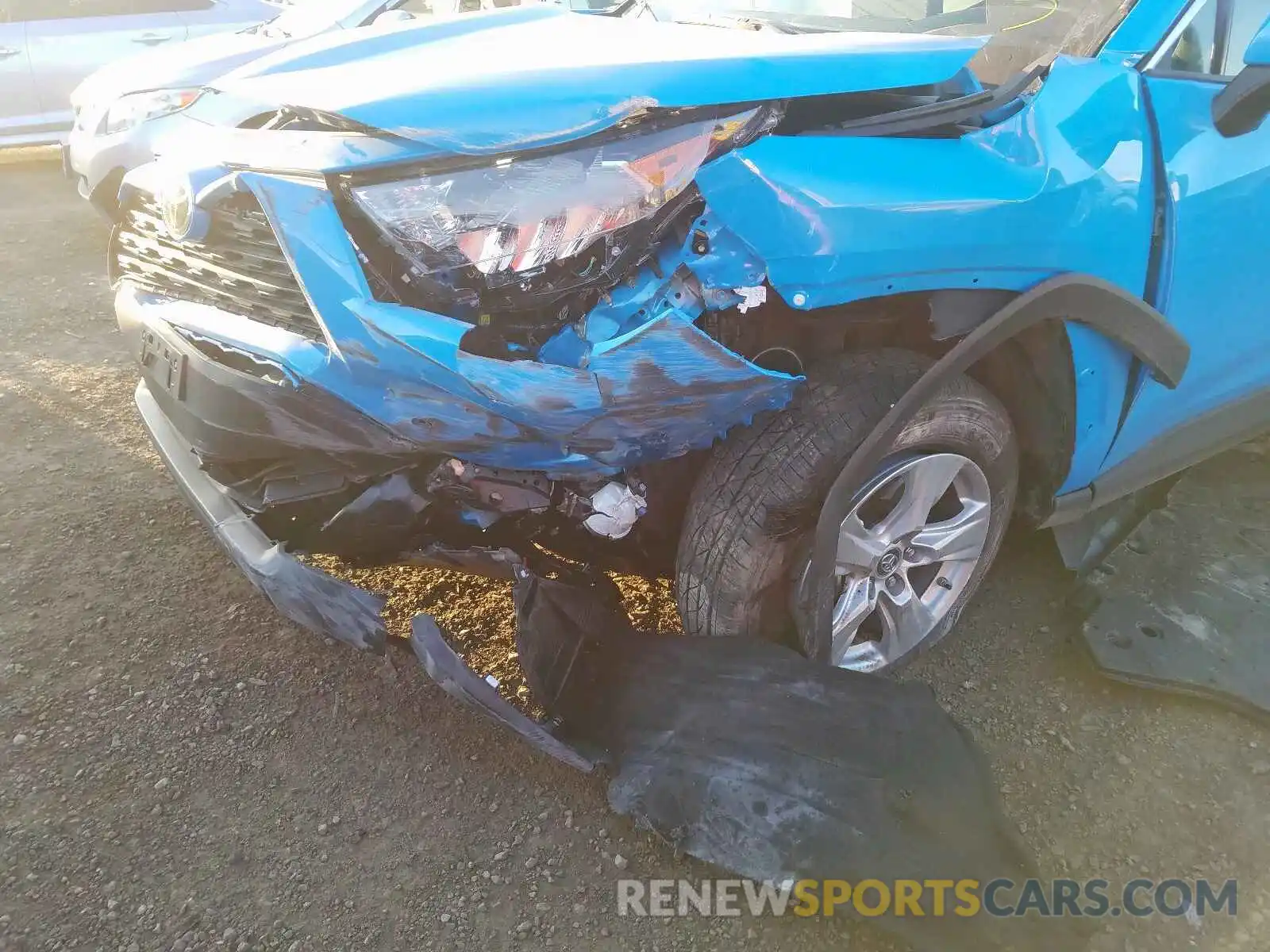 9 Photograph of a damaged car 2T3W1RFV0KW006460 TOYOTA RAV4 2019