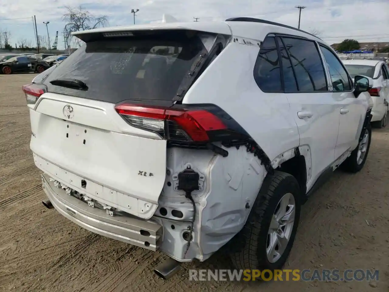 4 Photograph of a damaged car 2T3W1RFV0KW011335 TOYOTA RAV4 2019