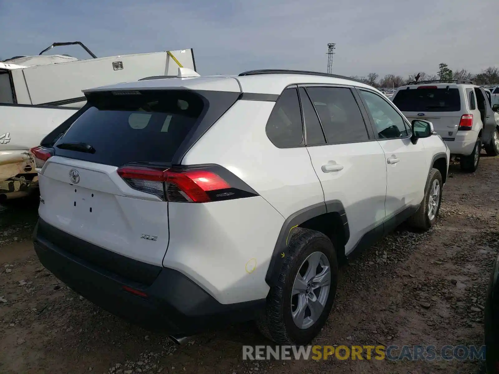 4 Photograph of a damaged car 2T3W1RFV0KW011884 TOYOTA RAV4 2019