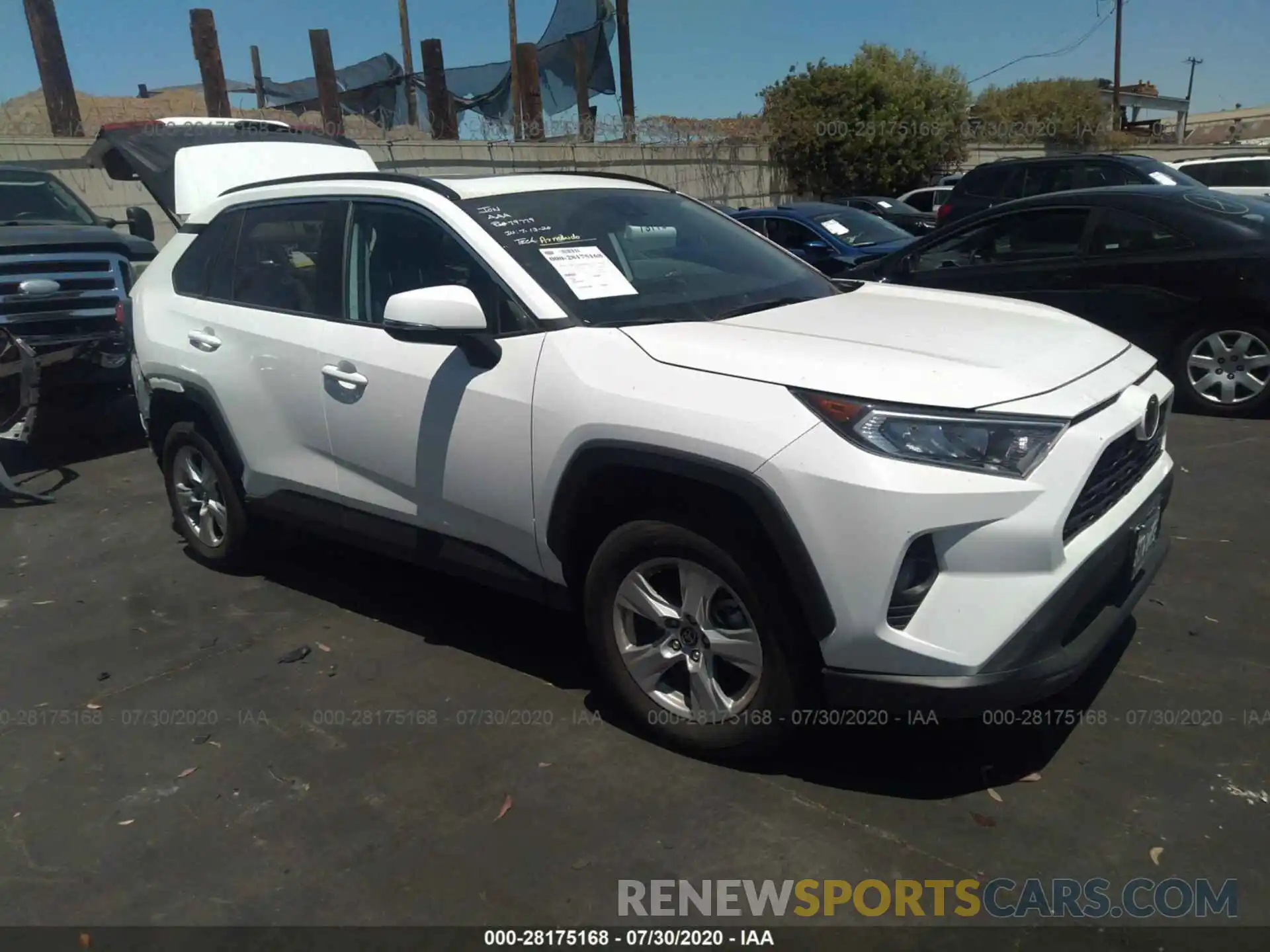 1 Photograph of a damaged car 2T3W1RFV0KW017538 TOYOTA RAV4 2019