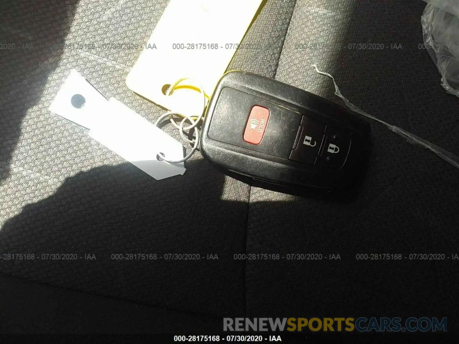 11 Photograph of a damaged car 2T3W1RFV0KW017538 TOYOTA RAV4 2019