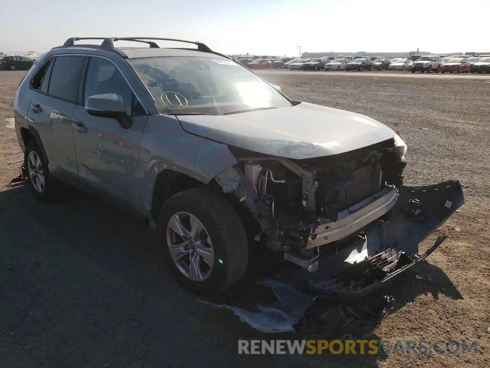 1 Photograph of a damaged car 2T3W1RFV0KW030032 TOYOTA RAV4 2019