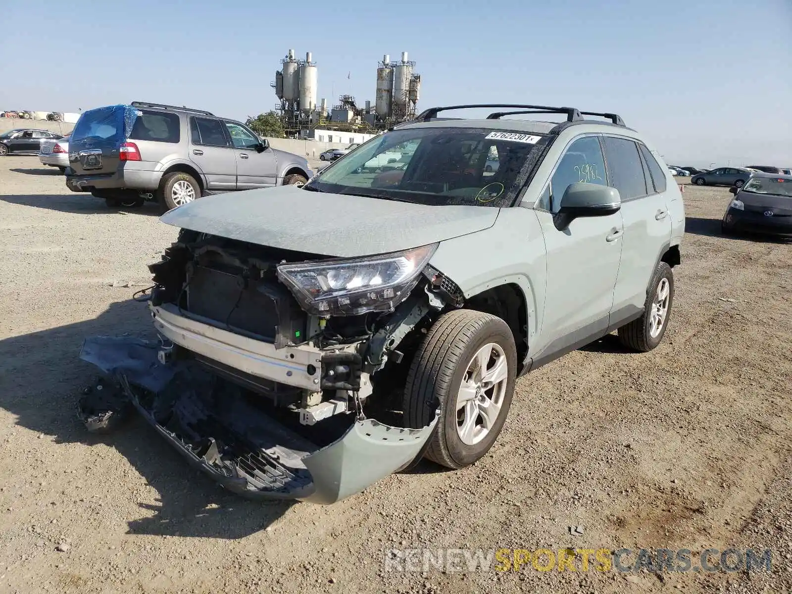 2 Photograph of a damaged car 2T3W1RFV0KW030032 TOYOTA RAV4 2019