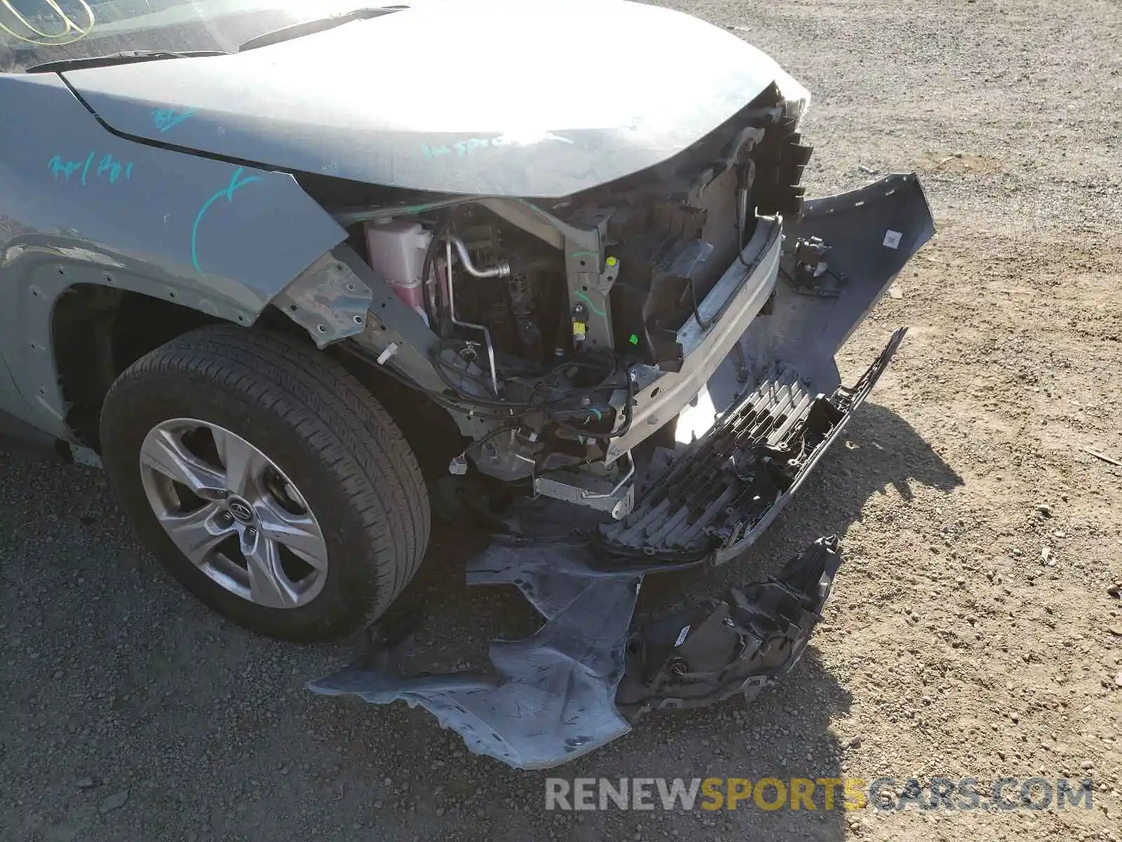 9 Photograph of a damaged car 2T3W1RFV0KW030032 TOYOTA RAV4 2019