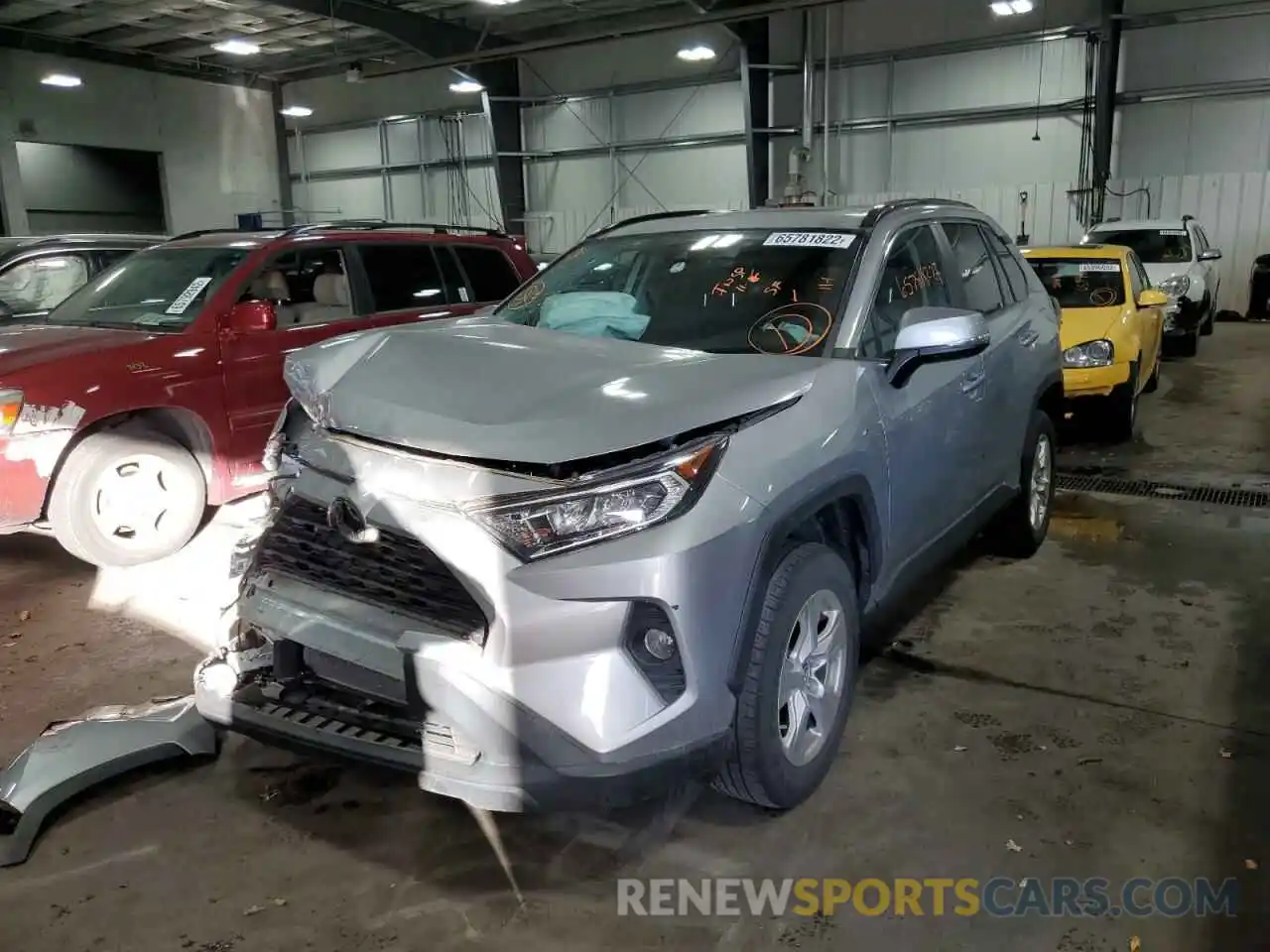 2 Photograph of a damaged car 2T3W1RFV0KW031908 TOYOTA RAV4 2019