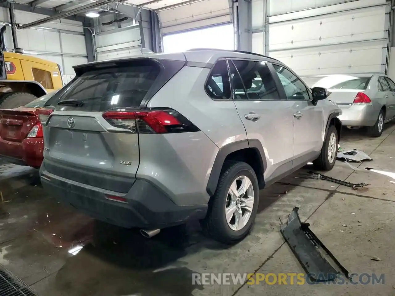 4 Photograph of a damaged car 2T3W1RFV0KW031908 TOYOTA RAV4 2019