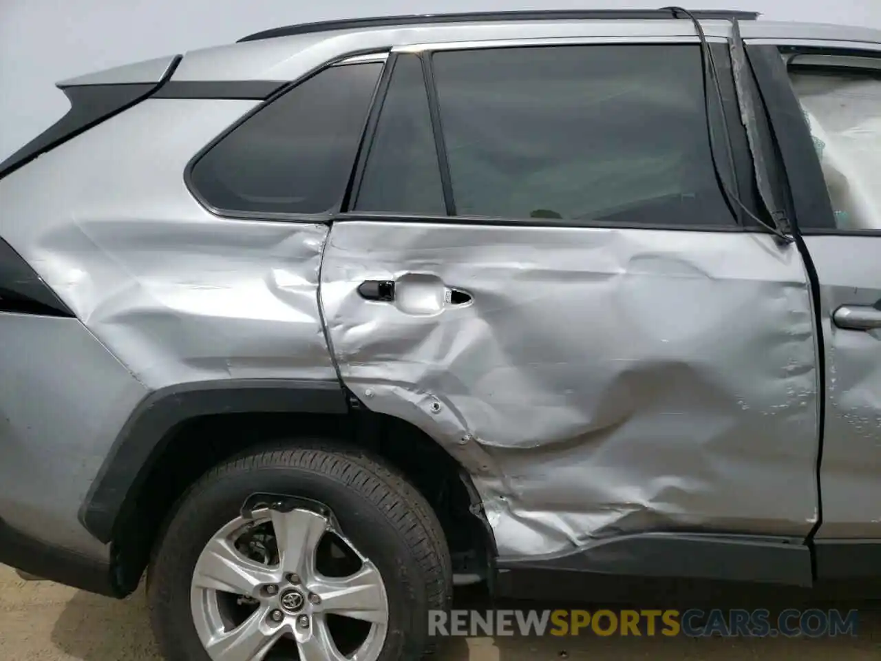 6 Photograph of a damaged car 2T3W1RFV0KW033741 TOYOTA RAV4 2019