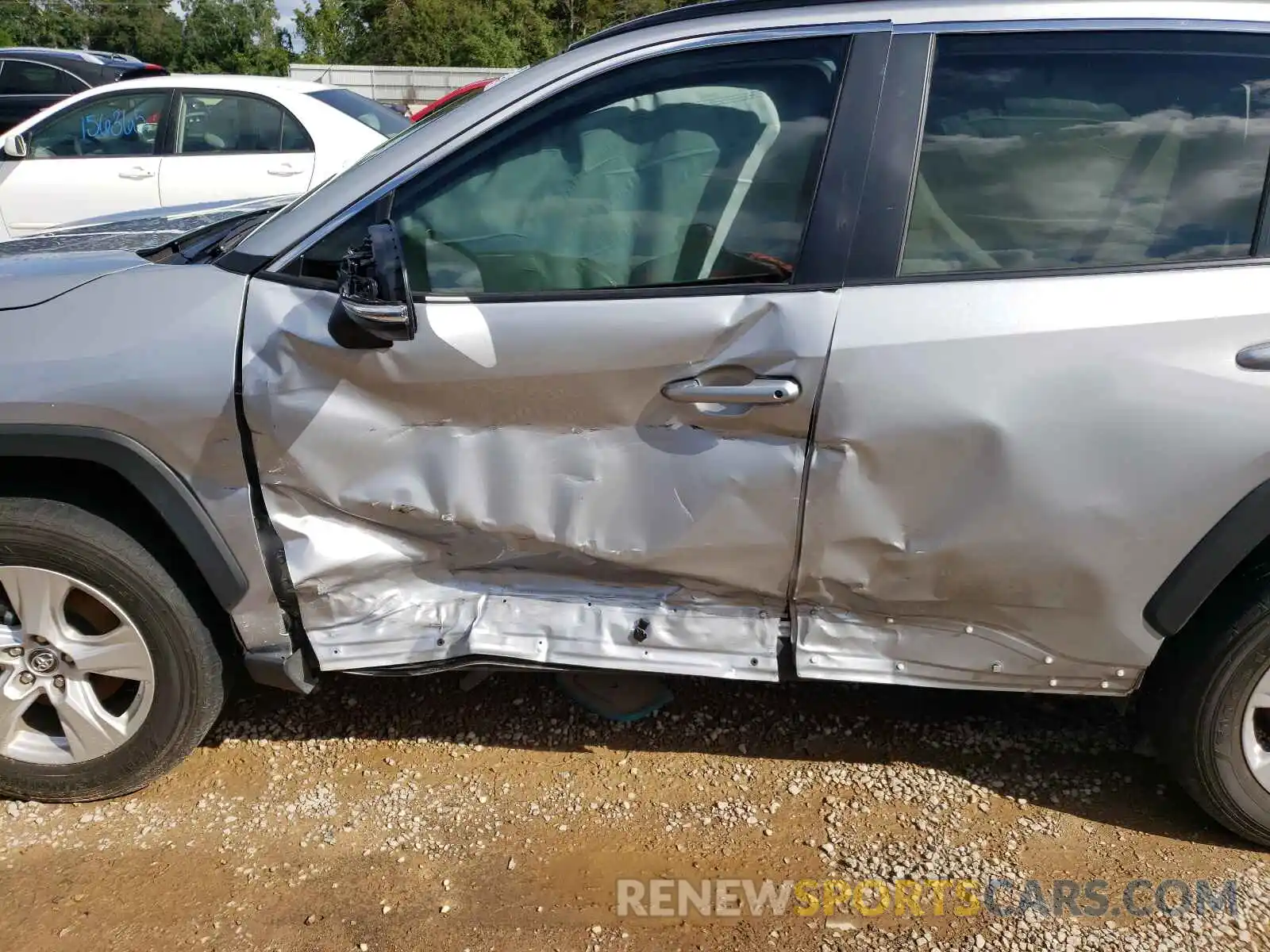 10 Photograph of a damaged car 2T3W1RFV0KW056159 TOYOTA RAV4 2019