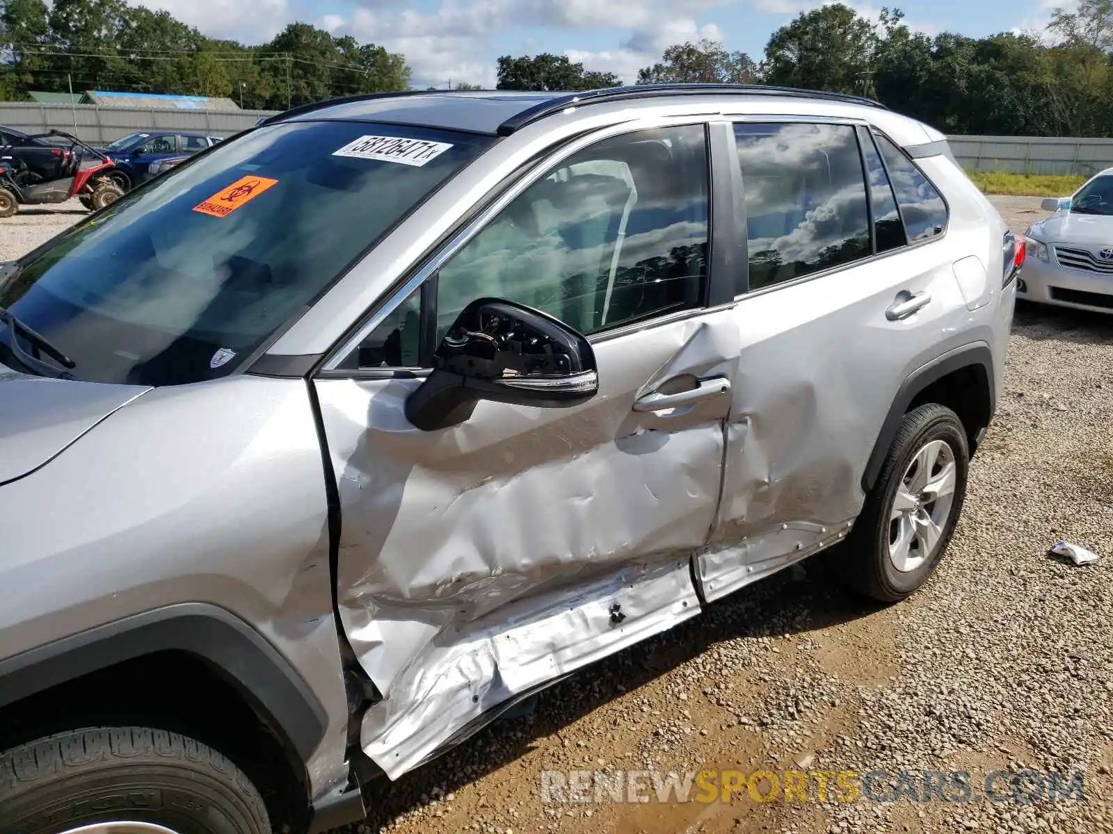 9 Photograph of a damaged car 2T3W1RFV0KW056159 TOYOTA RAV4 2019