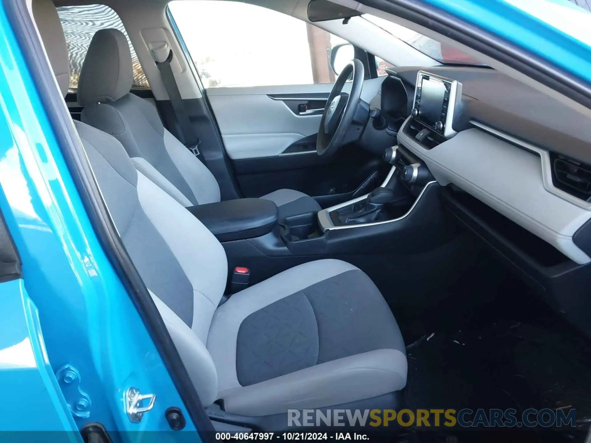 5 Photograph of a damaged car 2T3W1RFV1KC001706 TOYOTA RAV4 2019