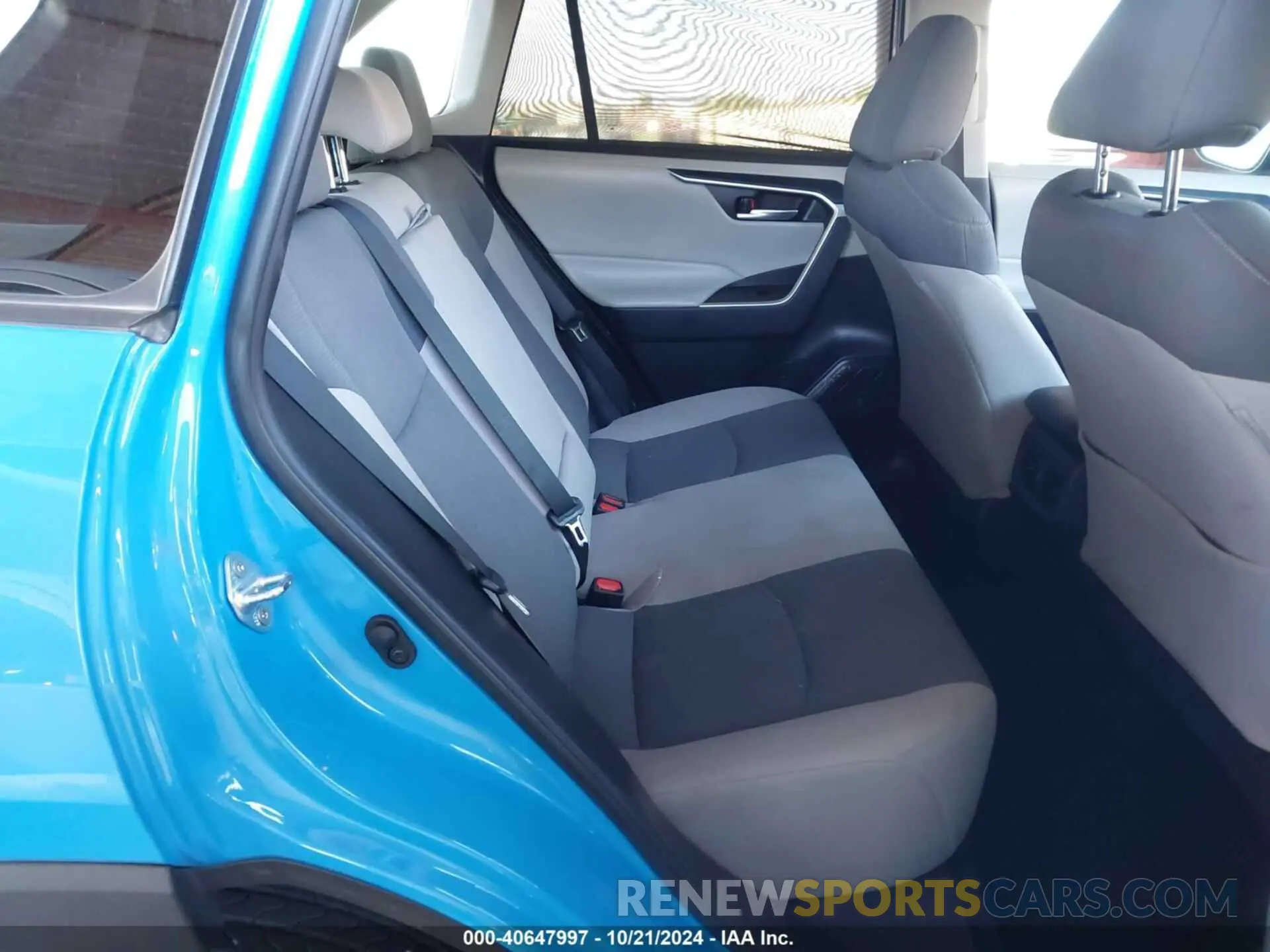 8 Photograph of a damaged car 2T3W1RFV1KC001706 TOYOTA RAV4 2019