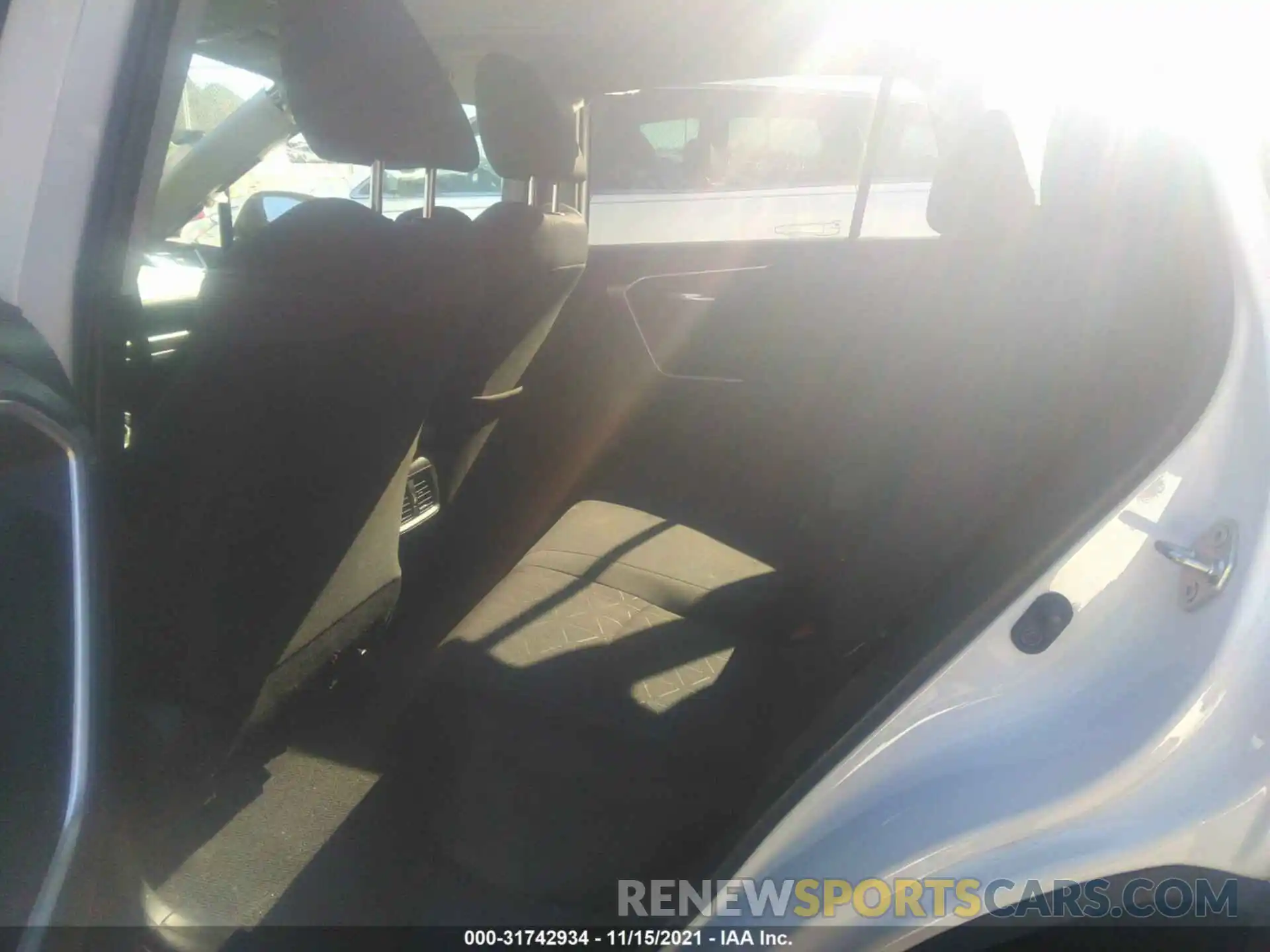 8 Photograph of a damaged car 2T3W1RFV1KC029201 TOYOTA RAV4 2019