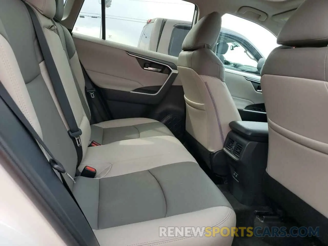 11 Photograph of a damaged car 2T3W1RFV1KC030428 TOYOTA RAV4 2019