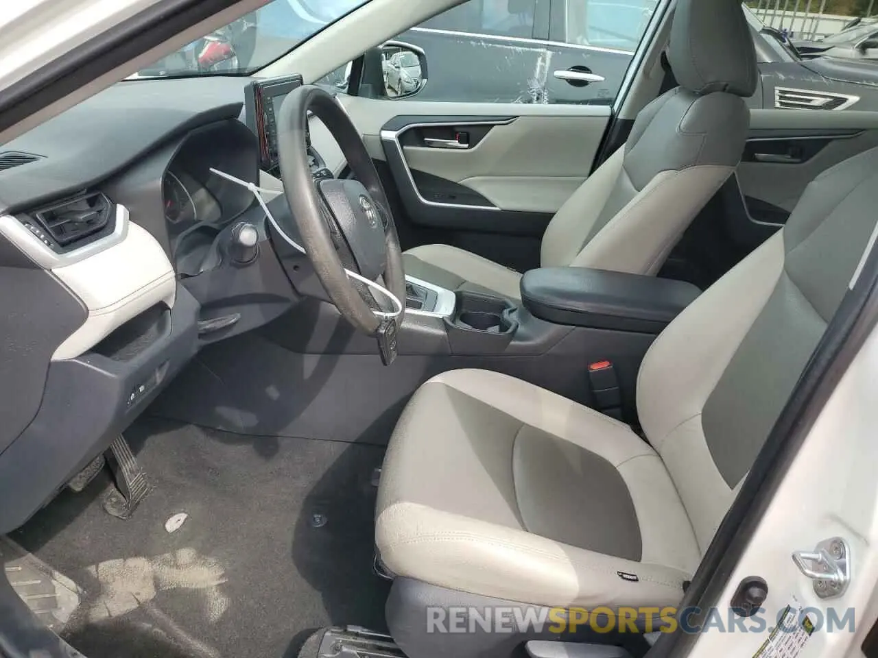 7 Photograph of a damaged car 2T3W1RFV1KC030428 TOYOTA RAV4 2019