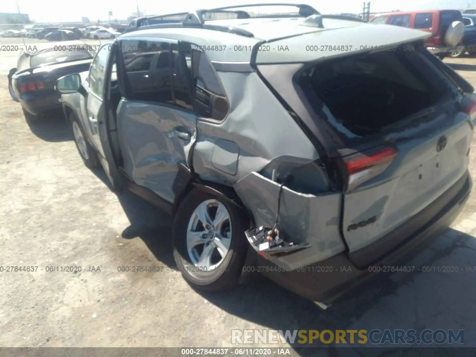 3 Photograph of a damaged car 2T3W1RFV1KW001879 TOYOTA RAV4 2019