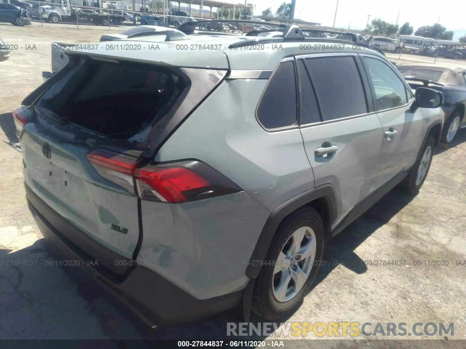 4 Photograph of a damaged car 2T3W1RFV1KW001879 TOYOTA RAV4 2019