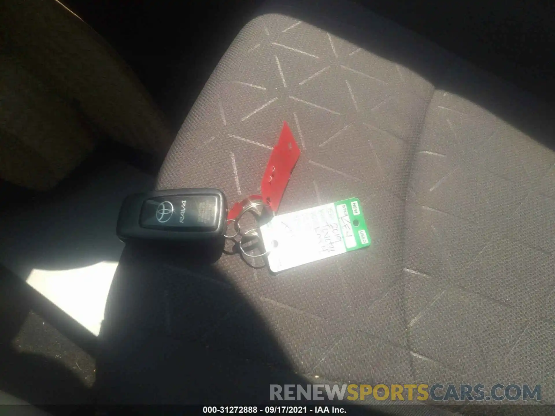 11 Photograph of a damaged car 2T3W1RFV1KW029410 TOYOTA RAV4 2019