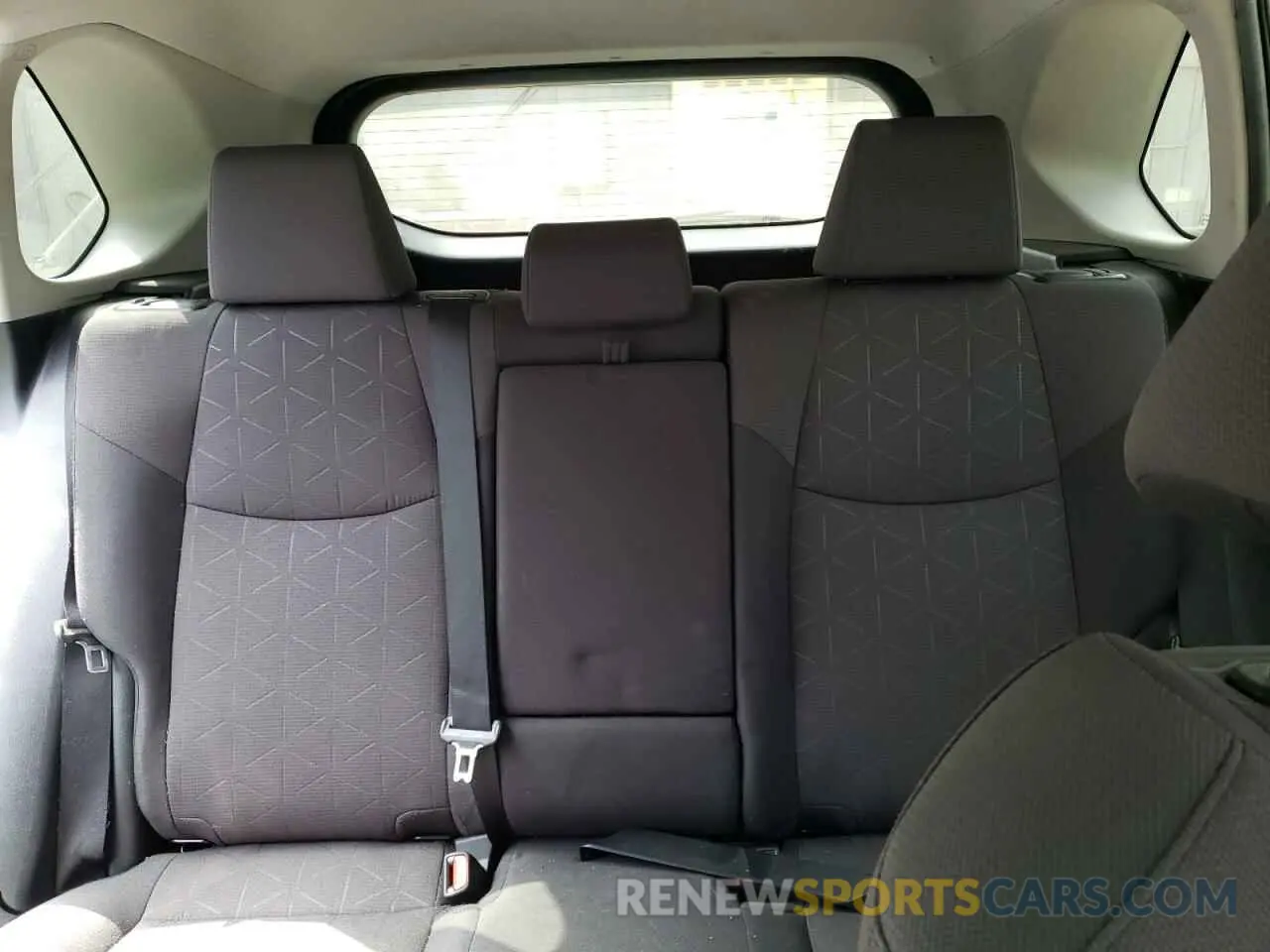 10 Photograph of a damaged car 2T3W1RFV1KW031495 TOYOTA RAV4 2019