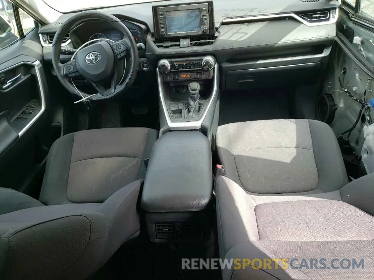 8 Photograph of a damaged car 2T3W1RFV1KW031495 TOYOTA RAV4 2019