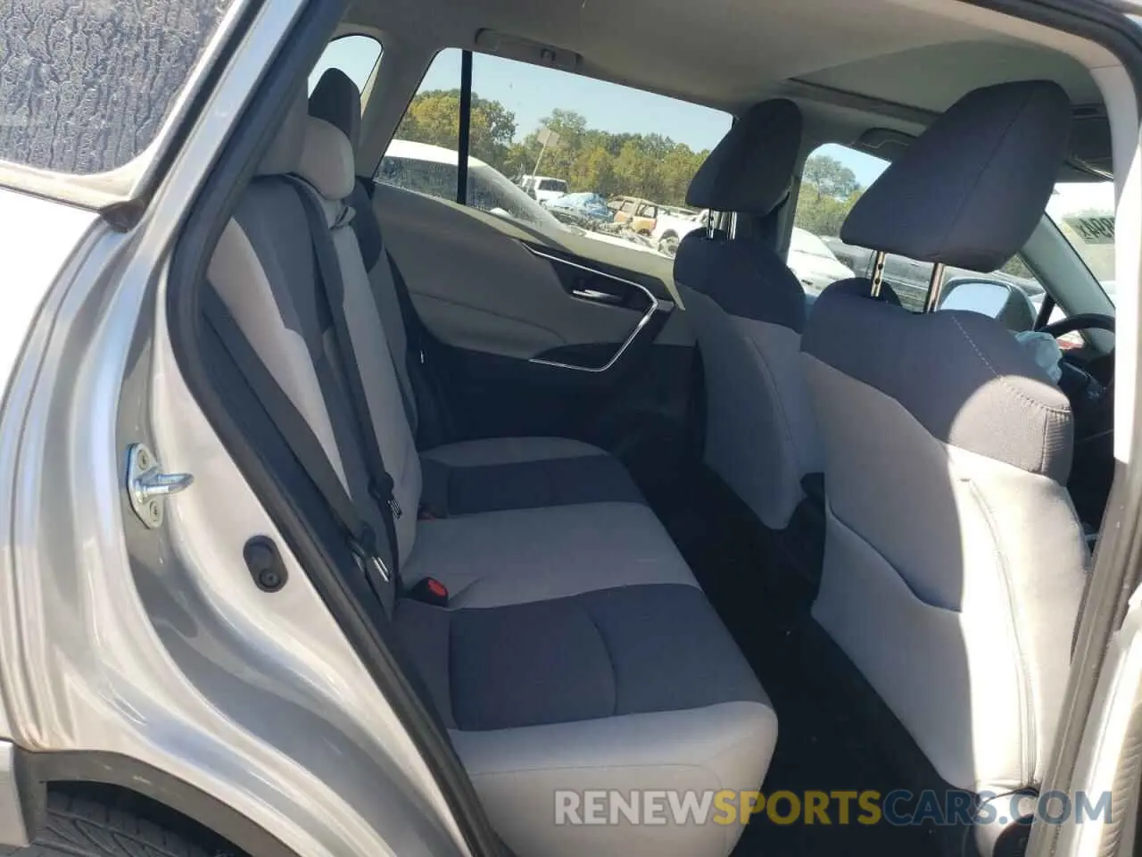 11 Photograph of a damaged car 2T3W1RFV2KC005506 TOYOTA RAV4 2019