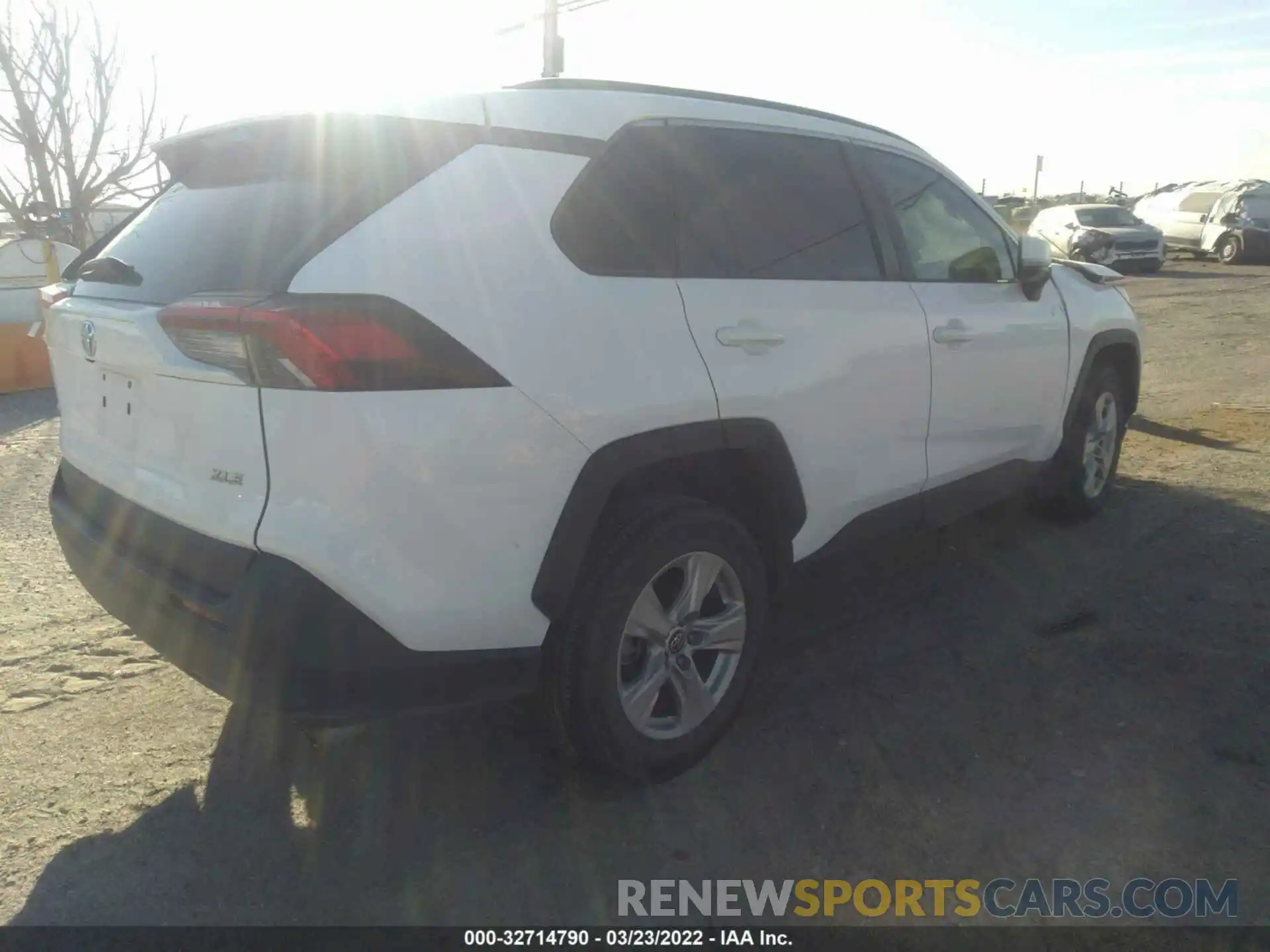 4 Photograph of a damaged car 2T3W1RFV2KC014478 TOYOTA RAV4 2019