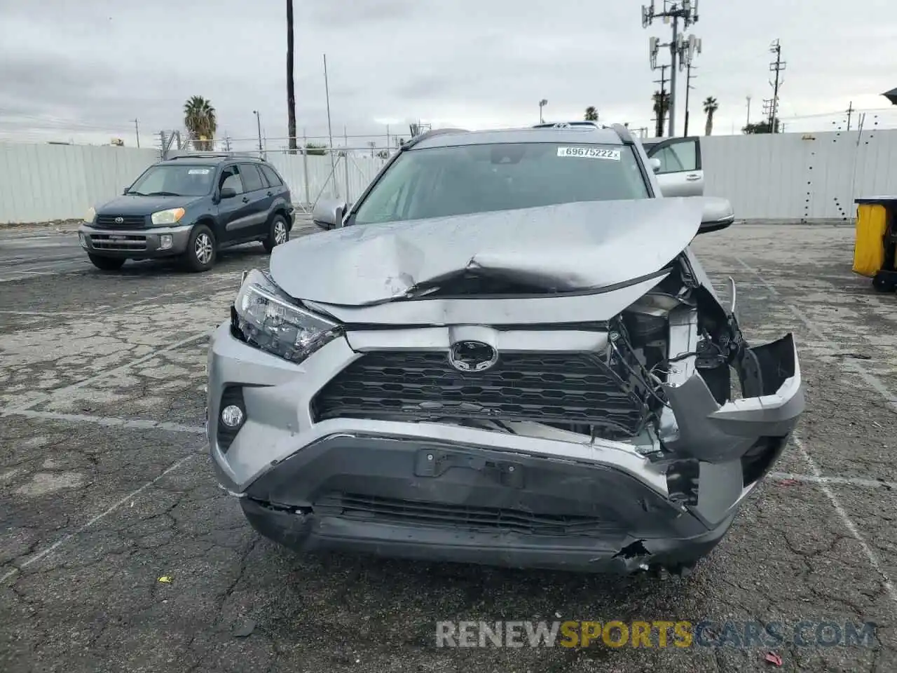 5 Photograph of a damaged car 2T3W1RFV2KC027800 TOYOTA RAV4 2019