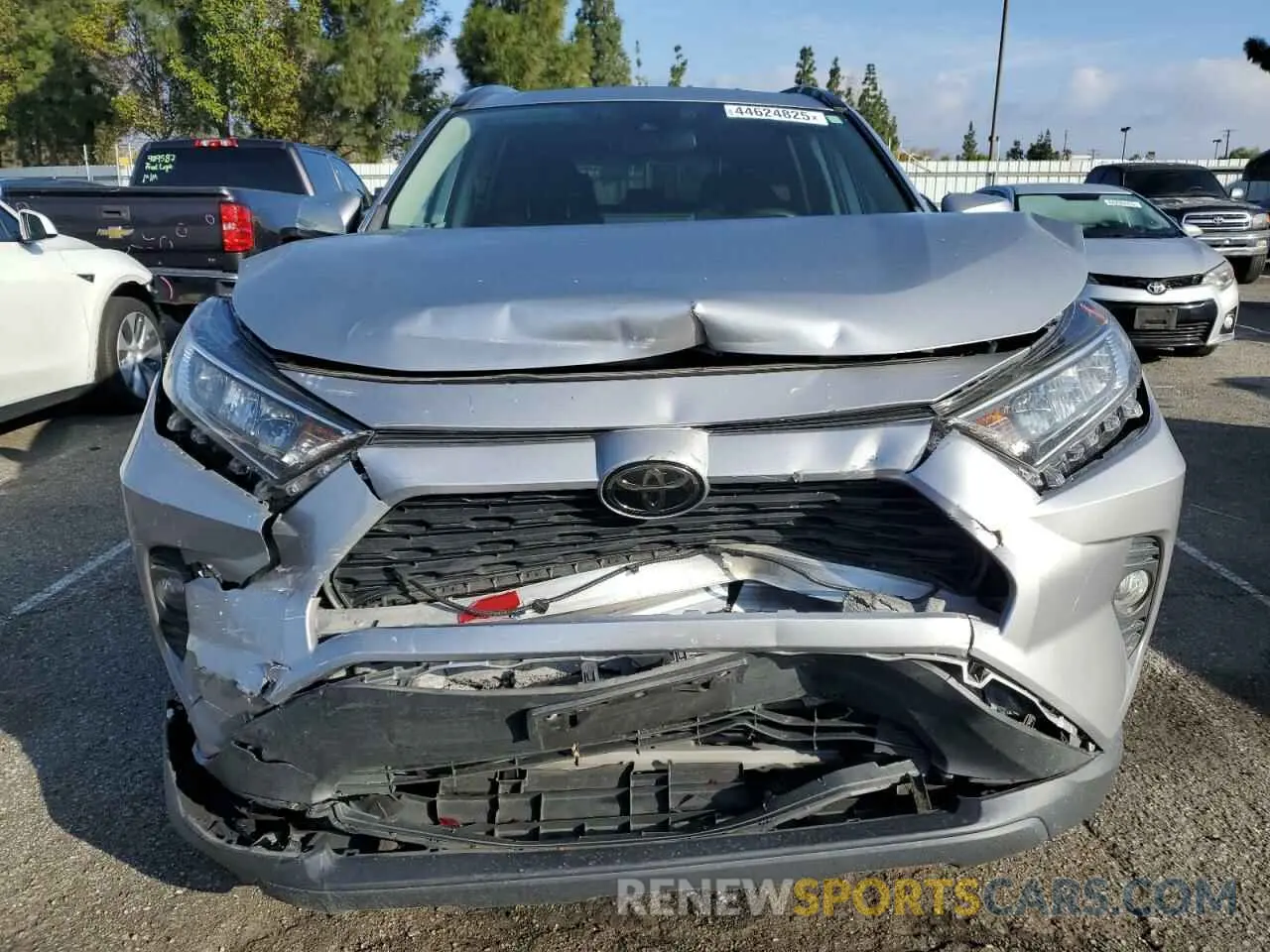 5 Photograph of a damaged car 2T3W1RFV2KC028963 TOYOTA RAV4 2019