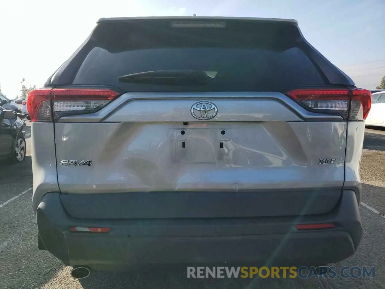 6 Photograph of a damaged car 2T3W1RFV2KC028963 TOYOTA RAV4 2019