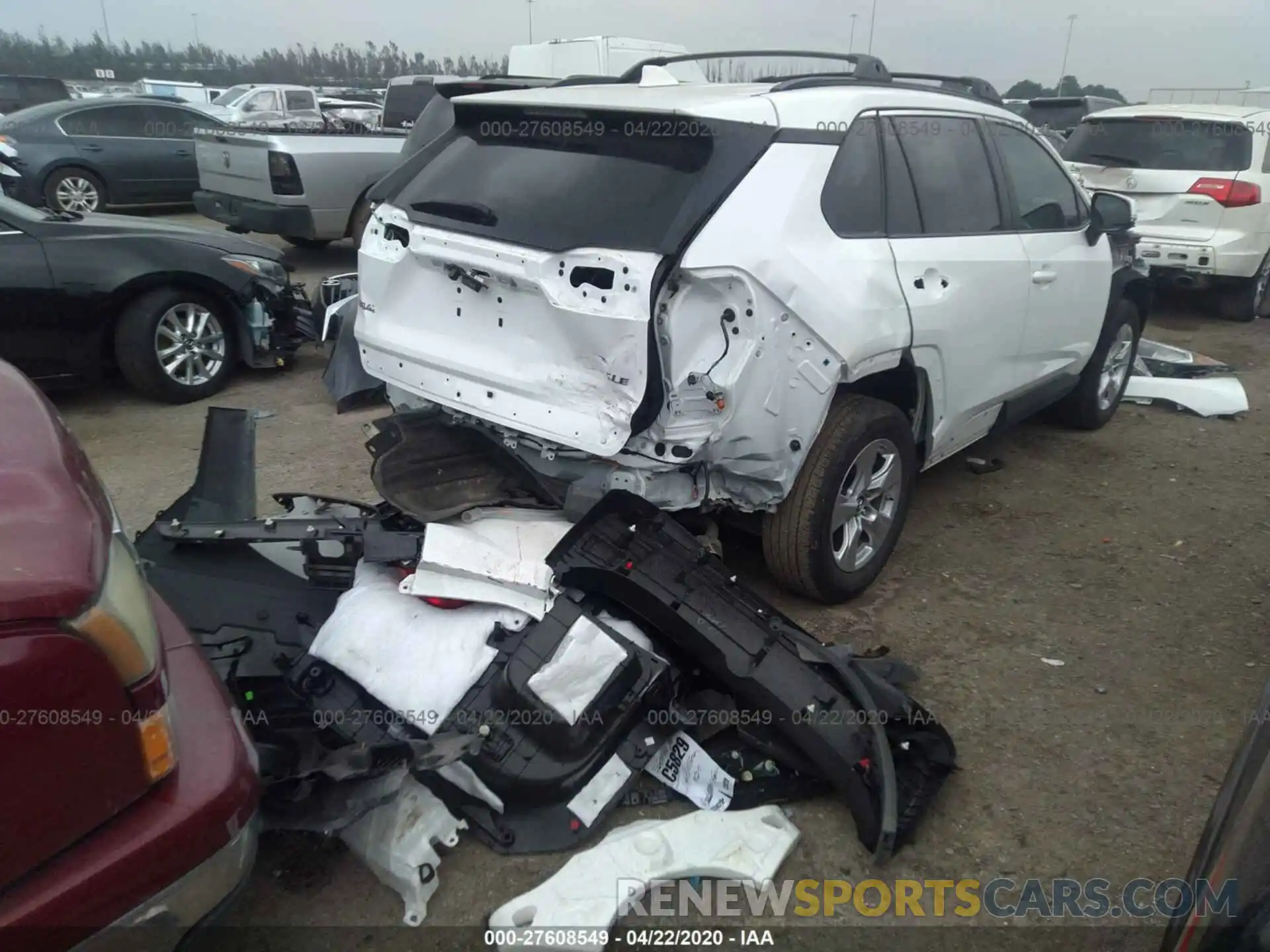 4 Photograph of a damaged car 2T3W1RFV2KW005634 TOYOTA RAV4 2019