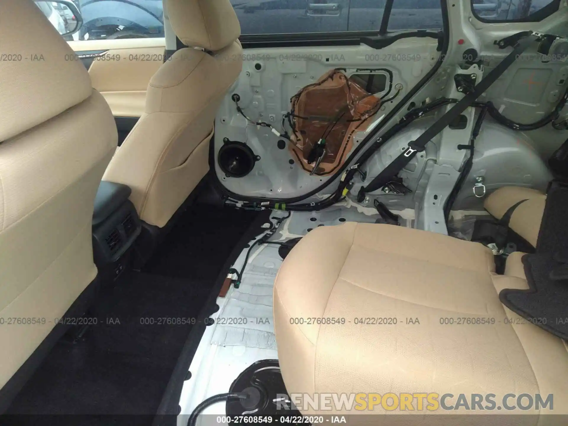 8 Photograph of a damaged car 2T3W1RFV2KW005634 TOYOTA RAV4 2019