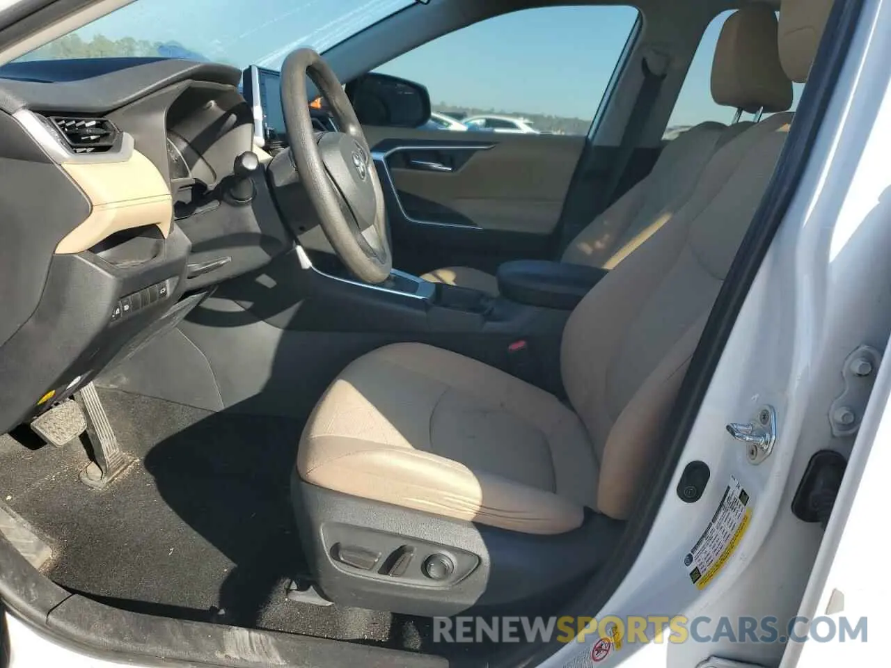 7 Photograph of a damaged car 2T3W1RFV2KW008940 TOYOTA RAV4 2019