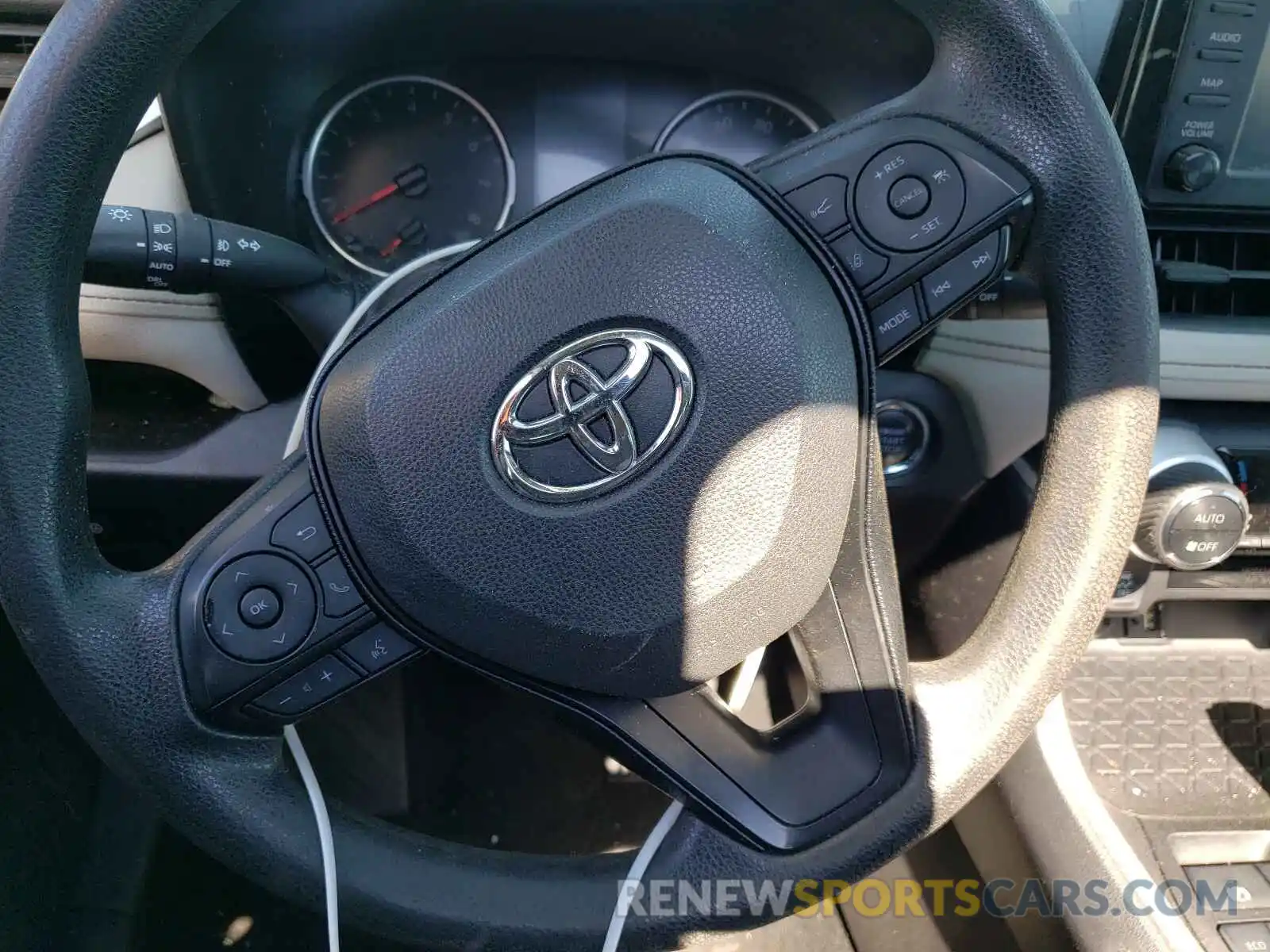 9 Photograph of a damaged car 2T3W1RFV2KW012244 TOYOTA RAV4 2019