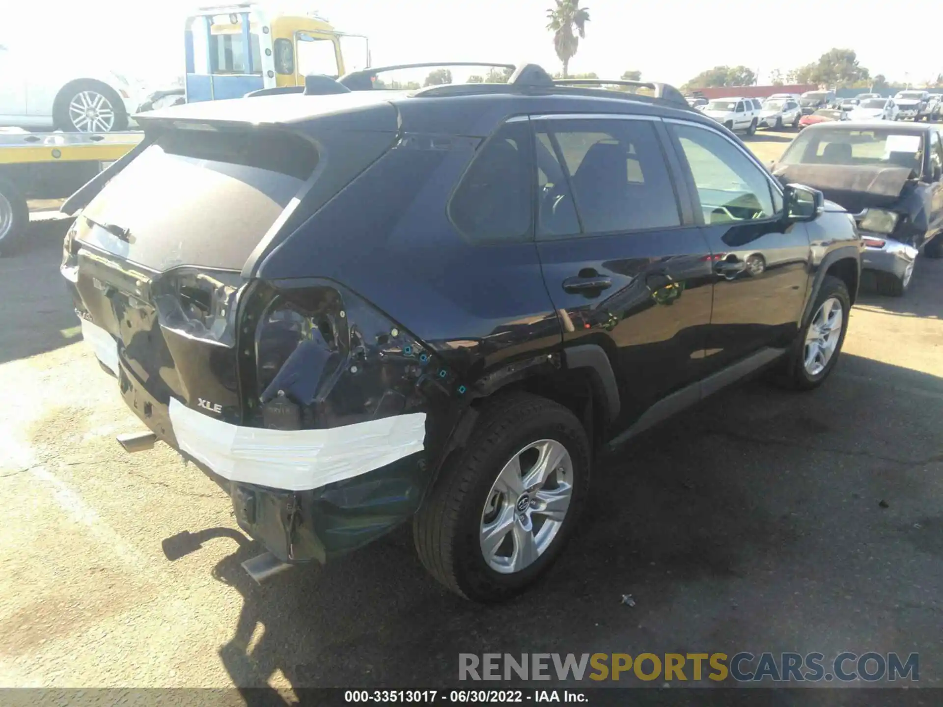 4 Photograph of a damaged car 2T3W1RFV2KW018528 TOYOTA RAV4 2019