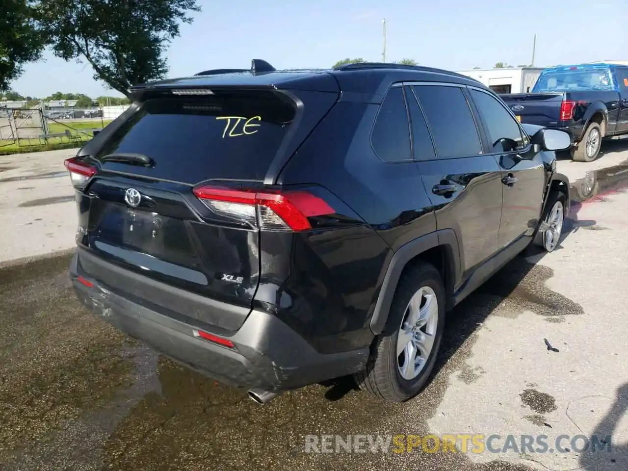 4 Photograph of a damaged car 2T3W1RFV2KW033675 TOYOTA RAV4 2019