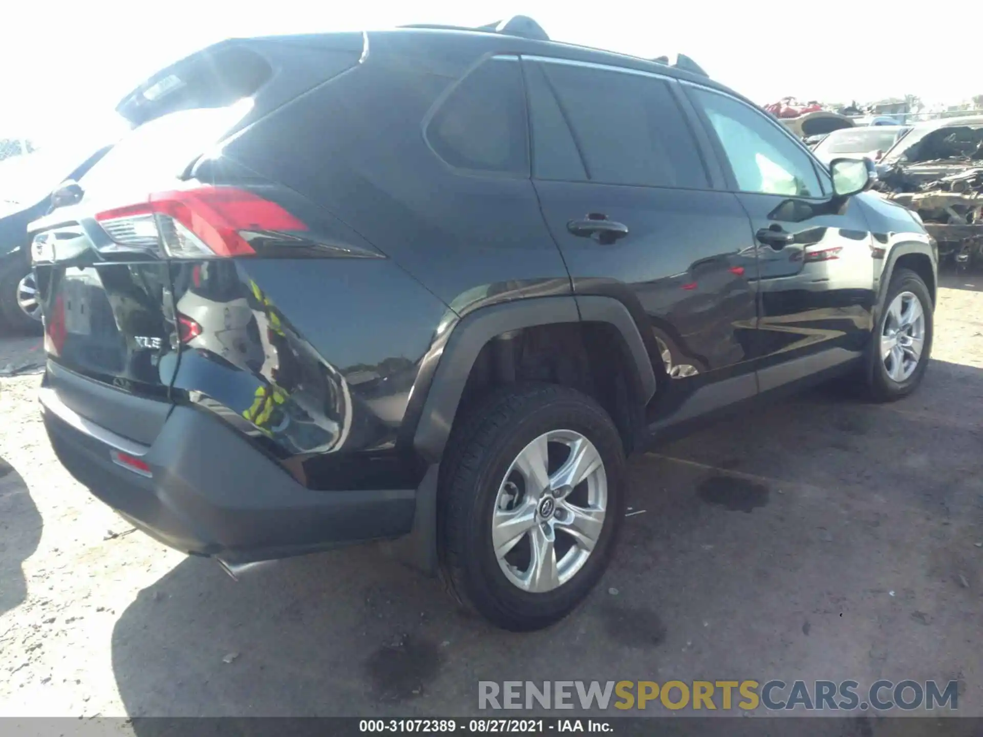 4 Photograph of a damaged car 2T3W1RFV2KW050217 TOYOTA RAV4 2019