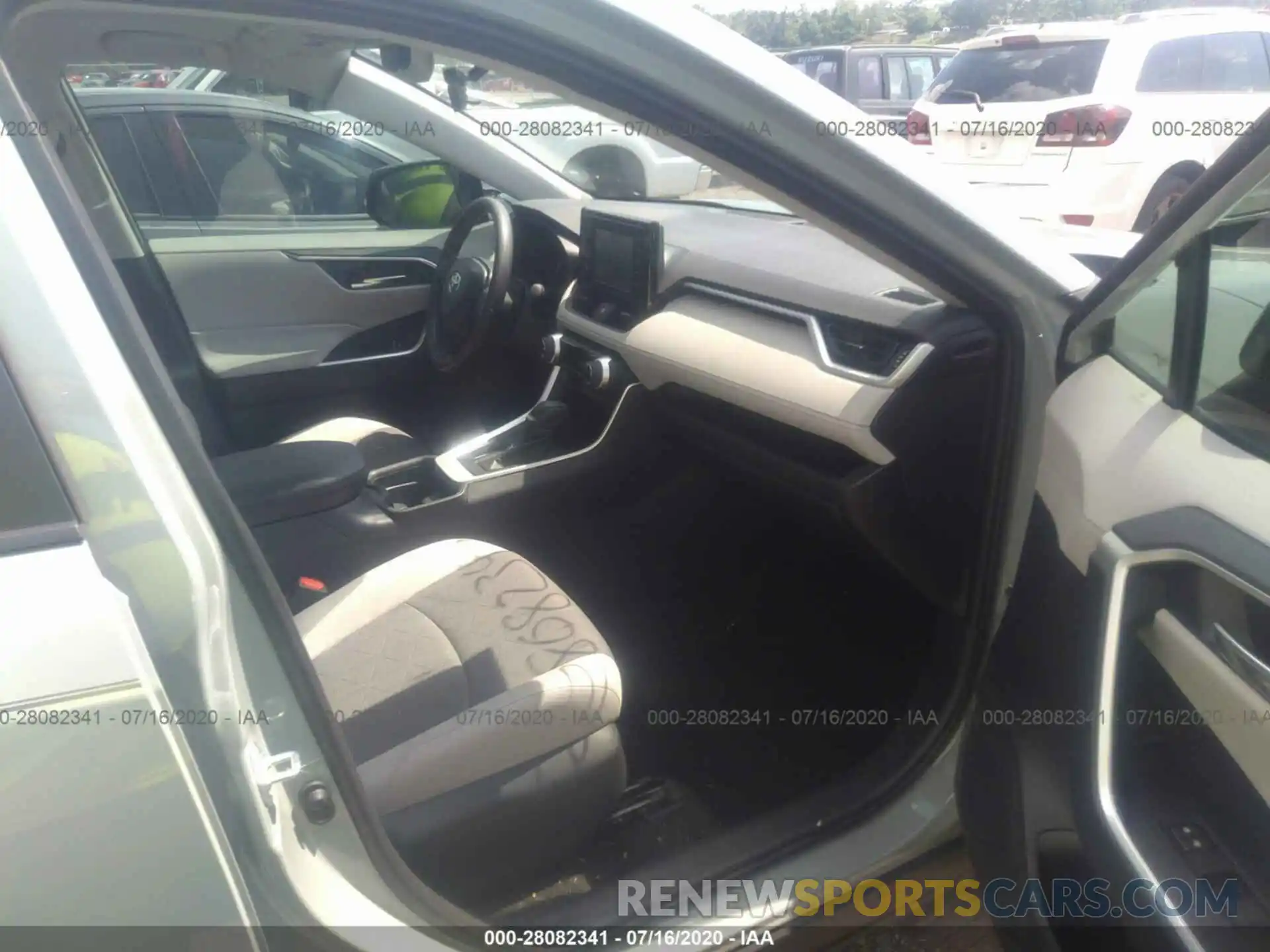 5 Photograph of a damaged car 2T3W1RFV2KW052484 TOYOTA RAV4 2019