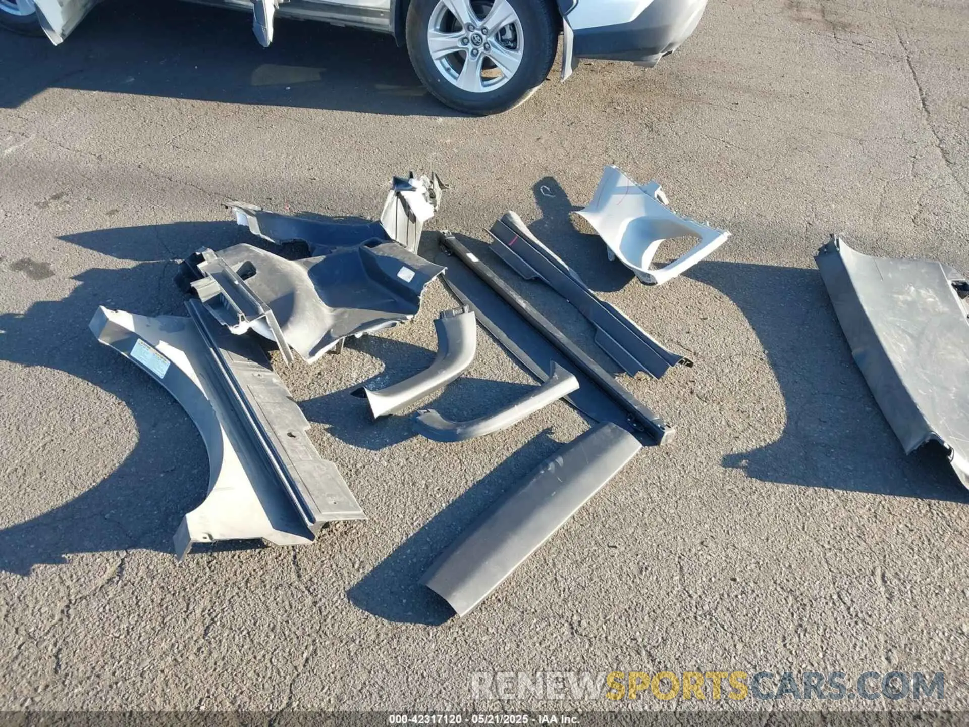 12 Photograph of a damaged car 2T3W1RFV3KC002016 TOYOTA RAV4 2019