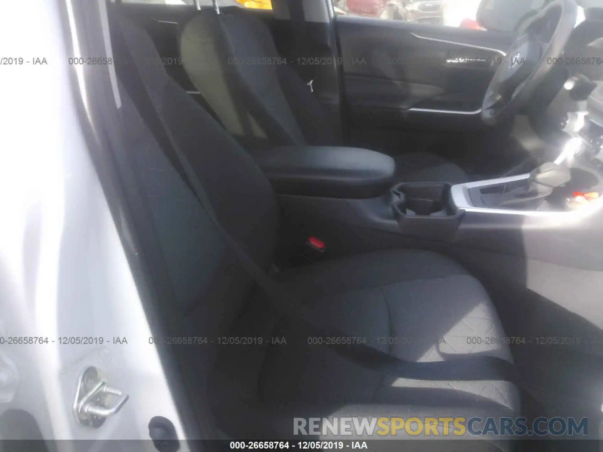 5 Photograph of a damaged car 2T3W1RFV3KC020368 TOYOTA RAV4 2019