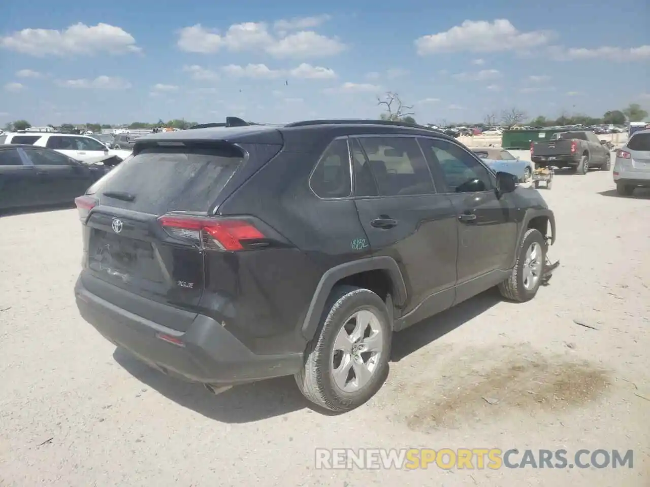 4 Photograph of a damaged car 2T3W1RFV3KC022735 TOYOTA RAV4 2019