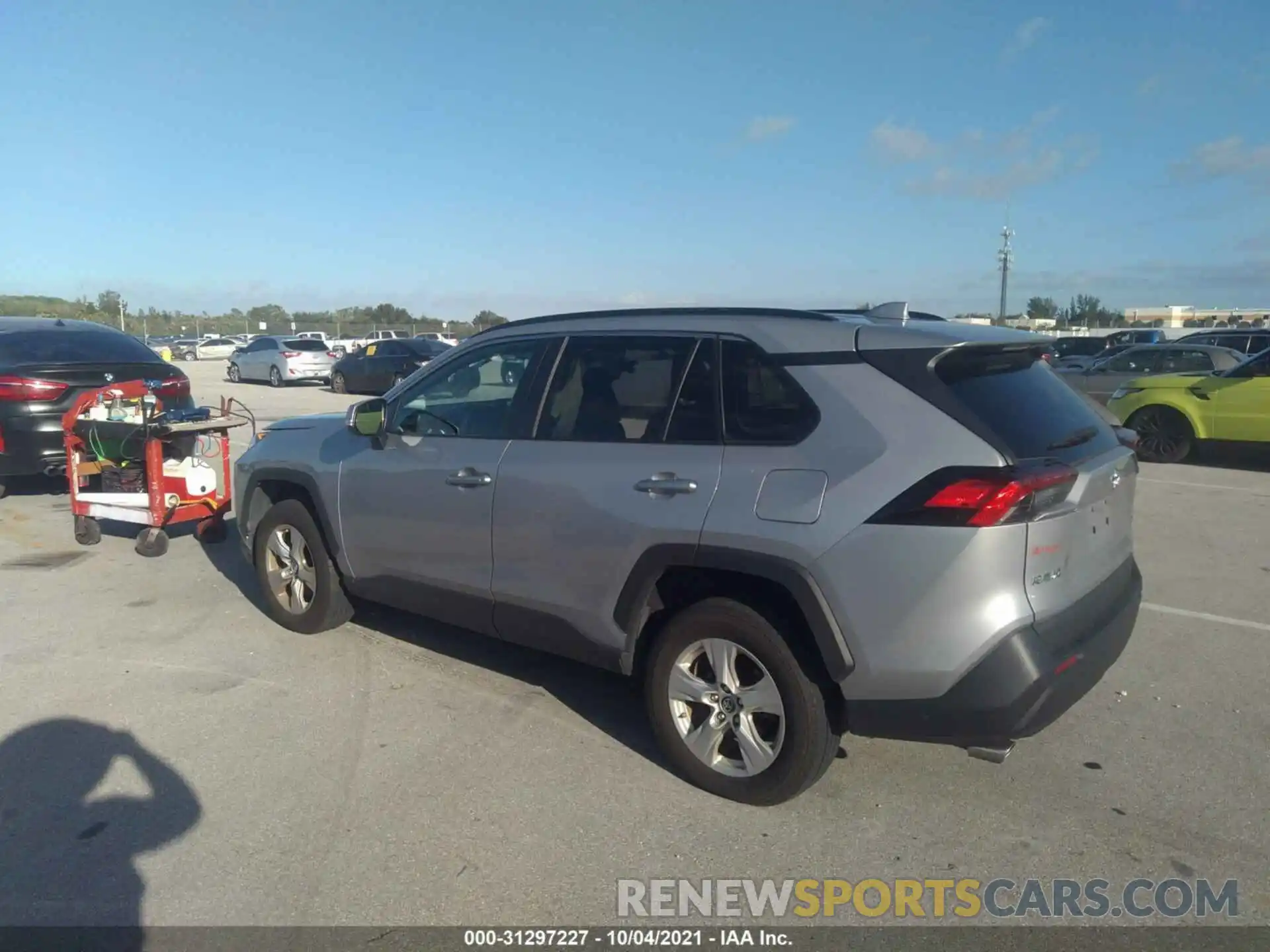 3 Photograph of a damaged car 2T3W1RFV3KW003035 TOYOTA RAV4 2019