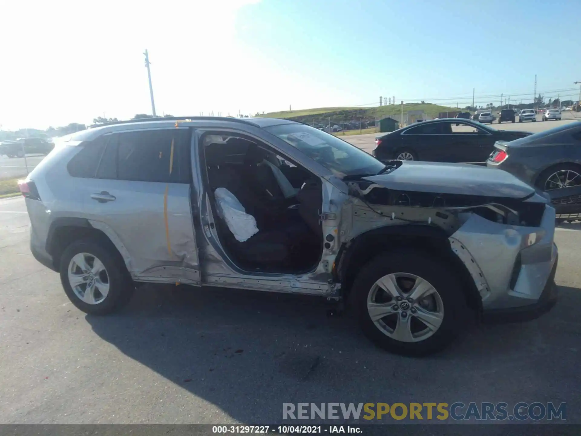 6 Photograph of a damaged car 2T3W1RFV3KW003035 TOYOTA RAV4 2019