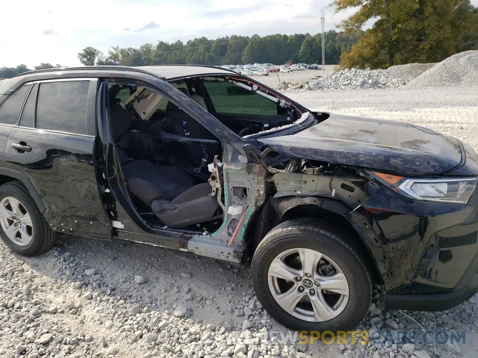 9 Photograph of a damaged car 2T3W1RFV3KW013175 TOYOTA RAV4 2019