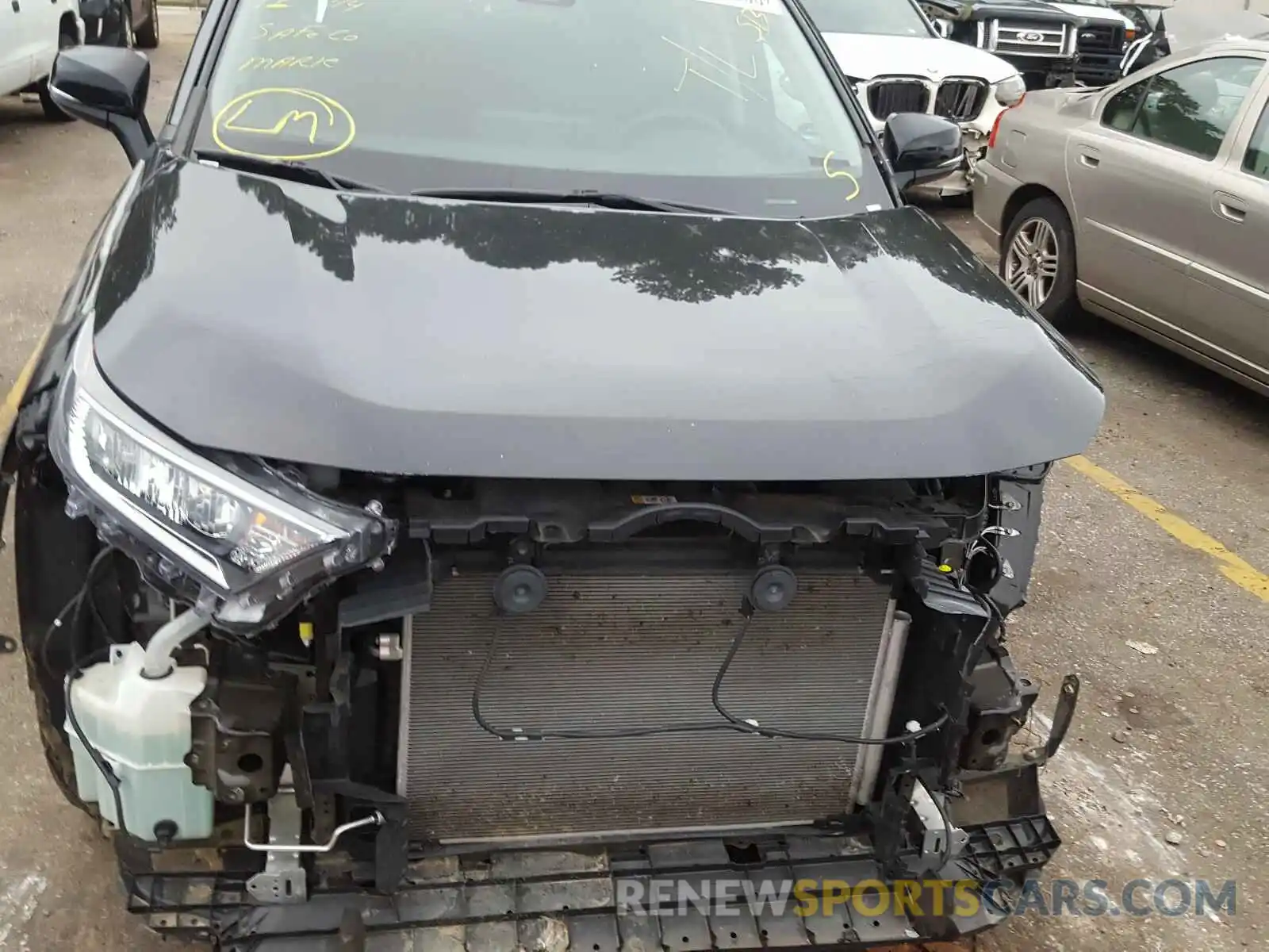 9 Photograph of a damaged car 2T3W1RFV3KW014262 TOYOTA RAV4 2019