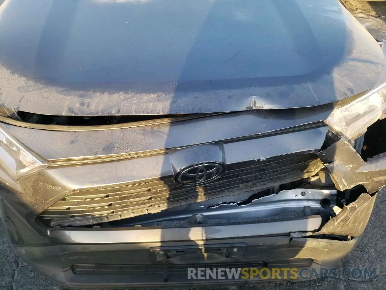 9 Photograph of a damaged car 2T3W1RFV3KW017856 TOYOTA RAV4 2019