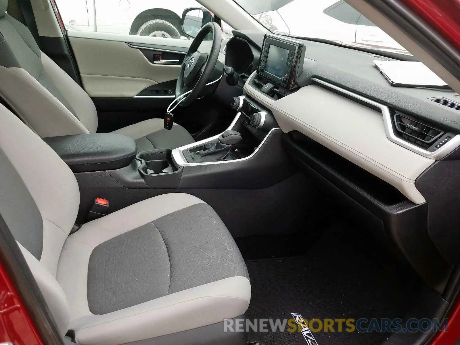 5 Photograph of a damaged car 2T3W1RFV3KW019316 TOYOTA RAV4 2019